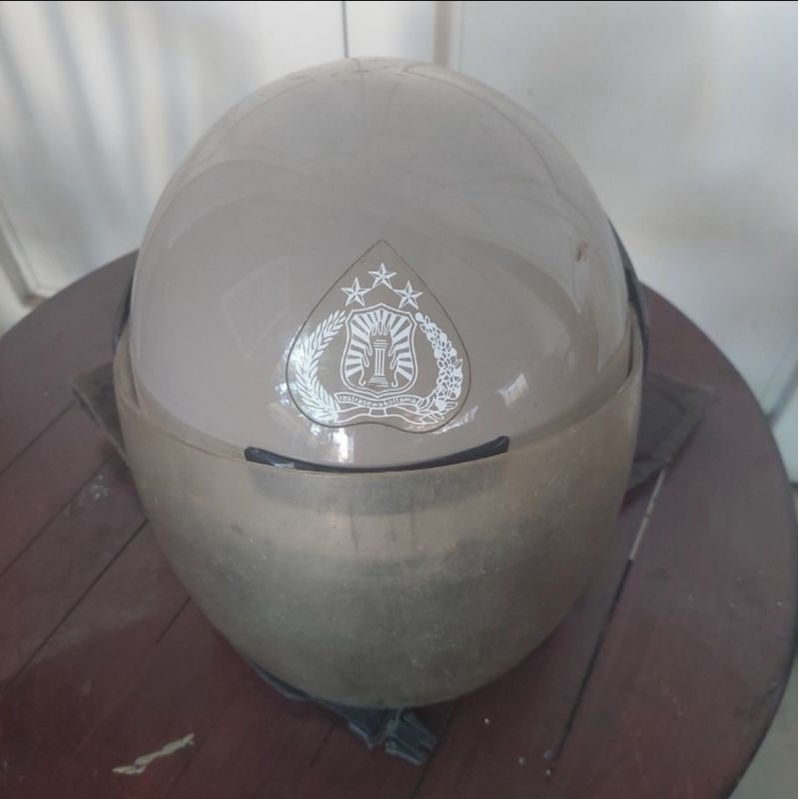 Helm jadul utuh lengkap