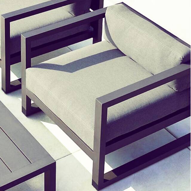 Single sofa outdoor sofa kursi tamu teras cafe coffeeshop resto minimalis modern sofa kaki besi