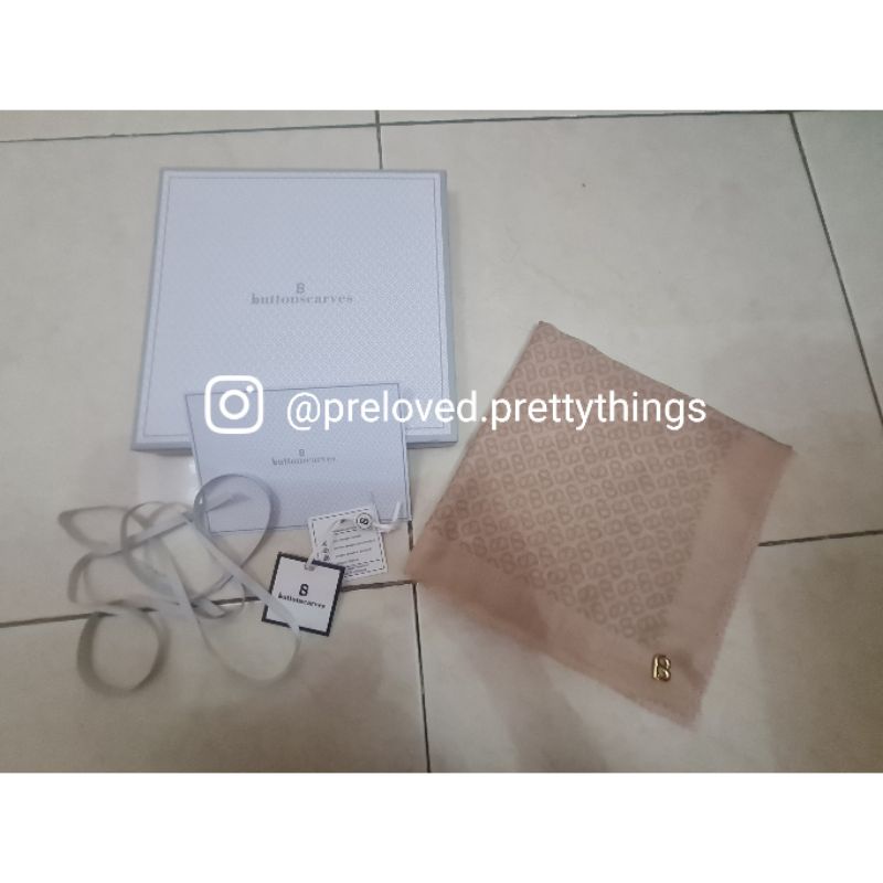 Preloved Buttonscarves Tapis Square Butter