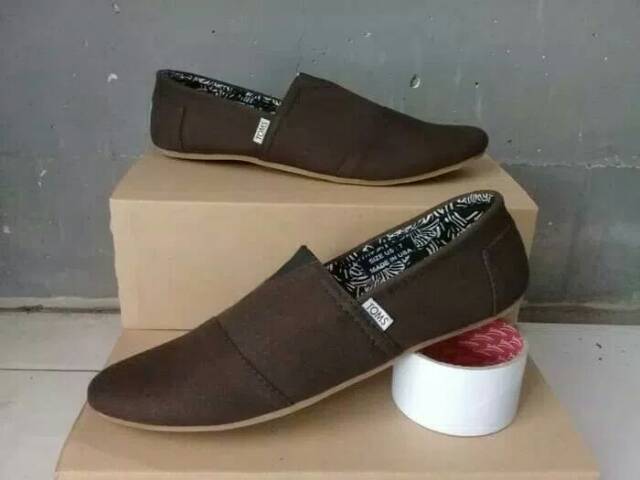 sepatu slip on tom