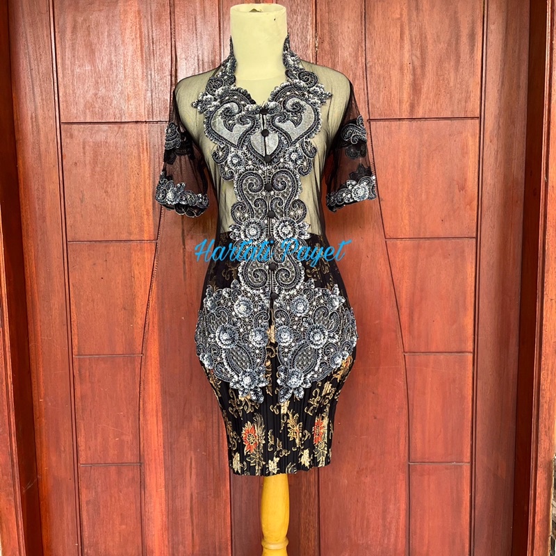 Kebaya Setelan Tangan Pendek/Kebaya Pagar Ayu/Kebaya Natal