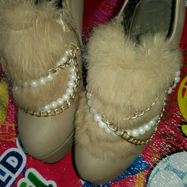 Sepatu hak tinggi 17cm