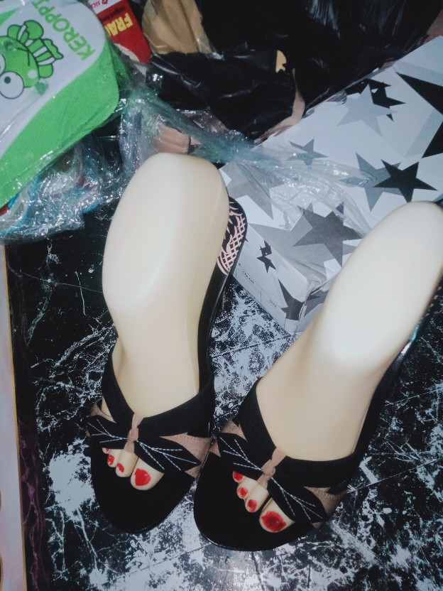 Manekin Display Pajangan Sandal Telapak Kaki Bahan Plastik