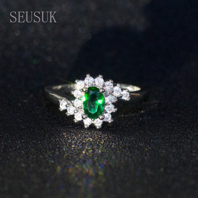 Cincin dengan Batu Safir Imitasi