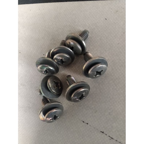 baut sekrup body motor