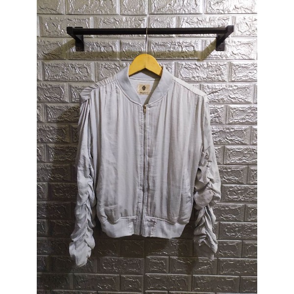 jaket bomber wanita size L slim fit M second