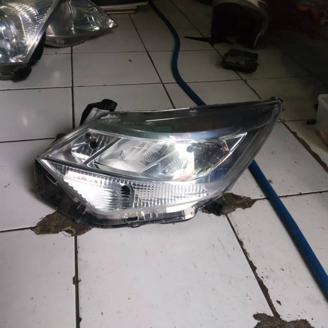 Haed lamp Sigra atau cayla 2020