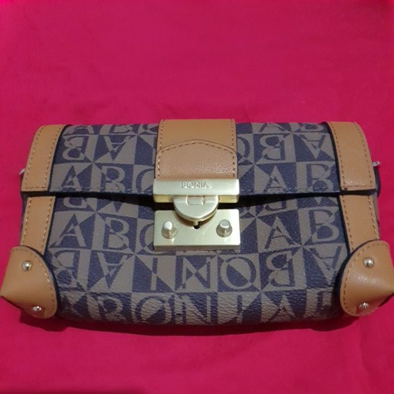 tas pinggang bonia