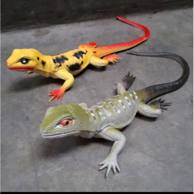 Mainan Miniatur Kadal Iguana Bahan Karet Ukuran Besar