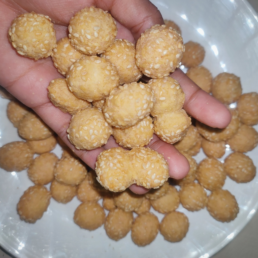 

COD Kue Ciput Wijen 100gr Kue Keciput Onde Onde Kering Onde Onde Mini Kering Kue Kering Wijen Snack Manis Makanan Ringan