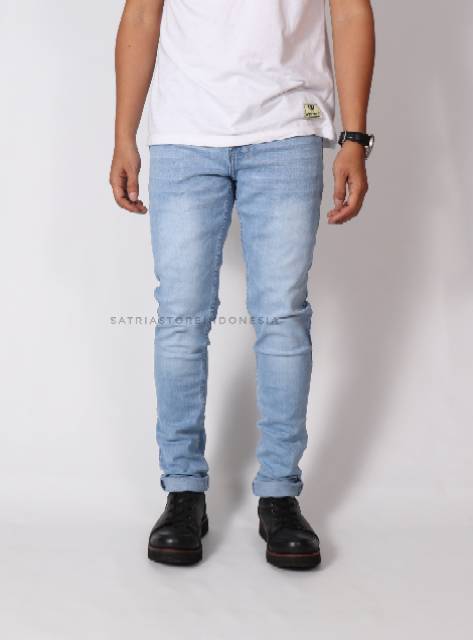 Celana panjang pria skinny sky blue wishker