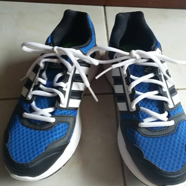 Sepatu sport original adidas