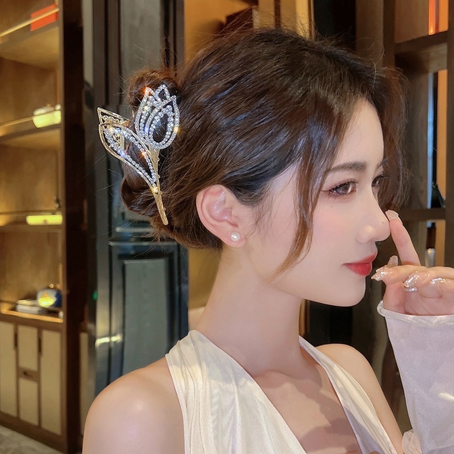 Jepit Rambut Ponytail Bahan Metal Alloy Bentuk Bunga Aksen Kristal Mutiara Gaya Korea Untuk Wanita