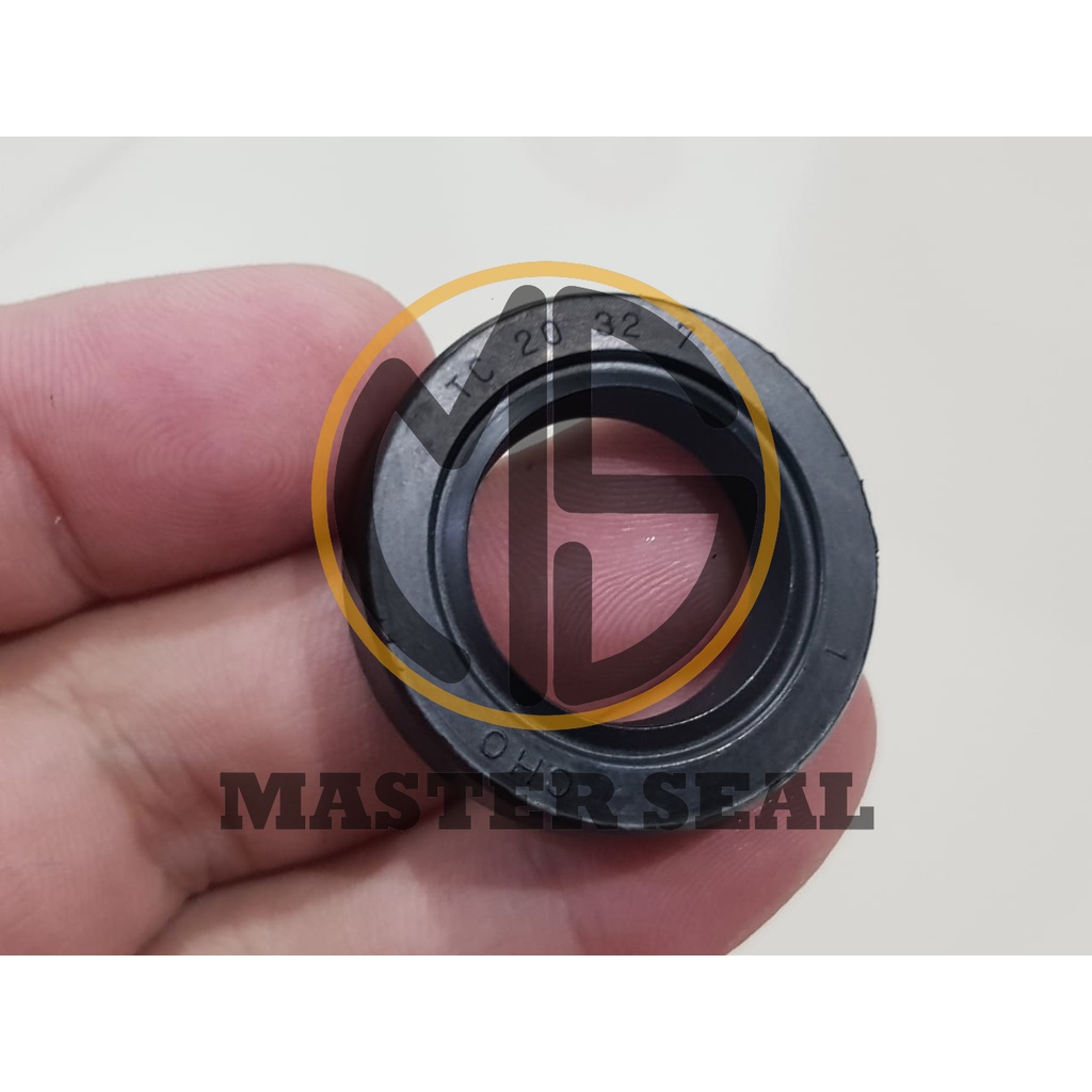 OIL SEAL TC 20 32 7 . TC 20 X 32 X 7 NBR TAIWAN