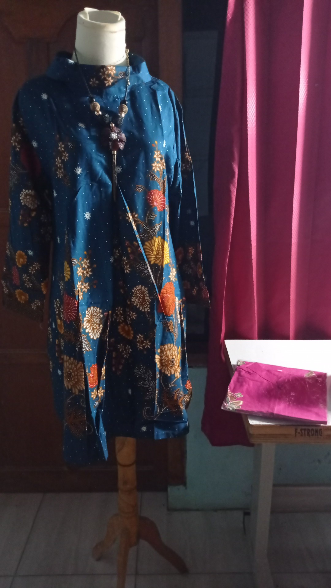 Grosir Terlaris Genes Jelita Tunic Navbor Yelbor Whitbor Creambor Tunik Batik Modern Hrb061