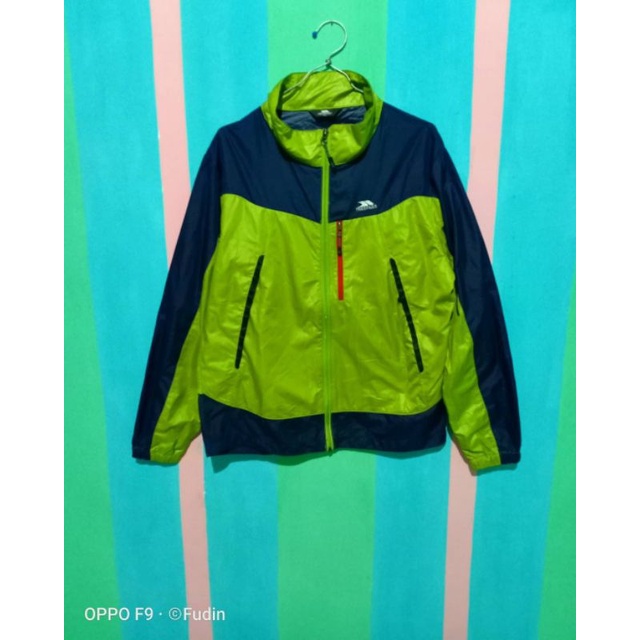 Jaket second TRESPASS running ori