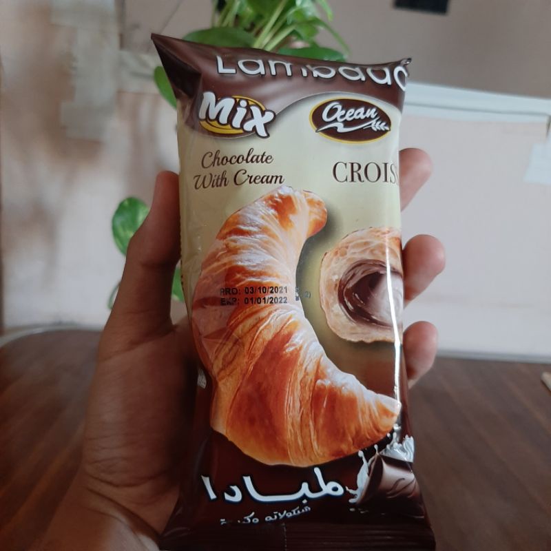 

jajanan Mesir roti lambada rasa coklat dengan cream jajanan terenak di mesir jajanan terlaris