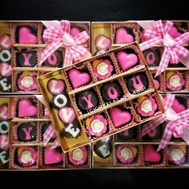 

➡Ready✾ Hadiah coklat valentine untuk pacar sahabat teman saudara cokelat pelangi box sekat 12 love you 49 ✥
