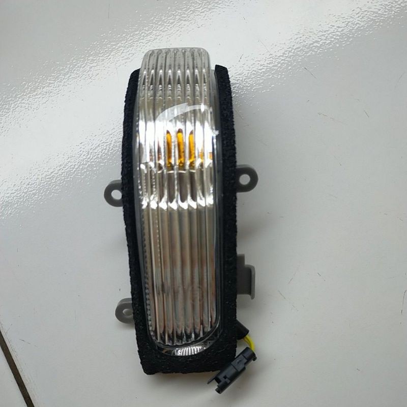 Lampu sein spion Yaris Vios Camry Altis 2008-2013 kanan