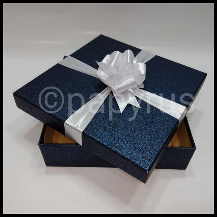 

Terbaru Papyrus Kotak Kado Gift Box 20X20Cm Tinggi 5Cm