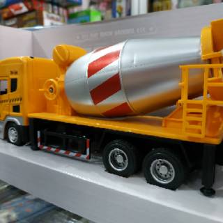  Mainan  Diecast Pullback Metal Car Truck Molen Light and 