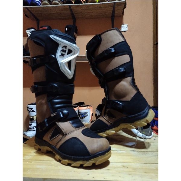 Sepatu custom adventure trail model Replica Forma Adventure