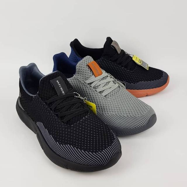 SEPATU PRIA SKECHERS RELAXED FIT INGRAM