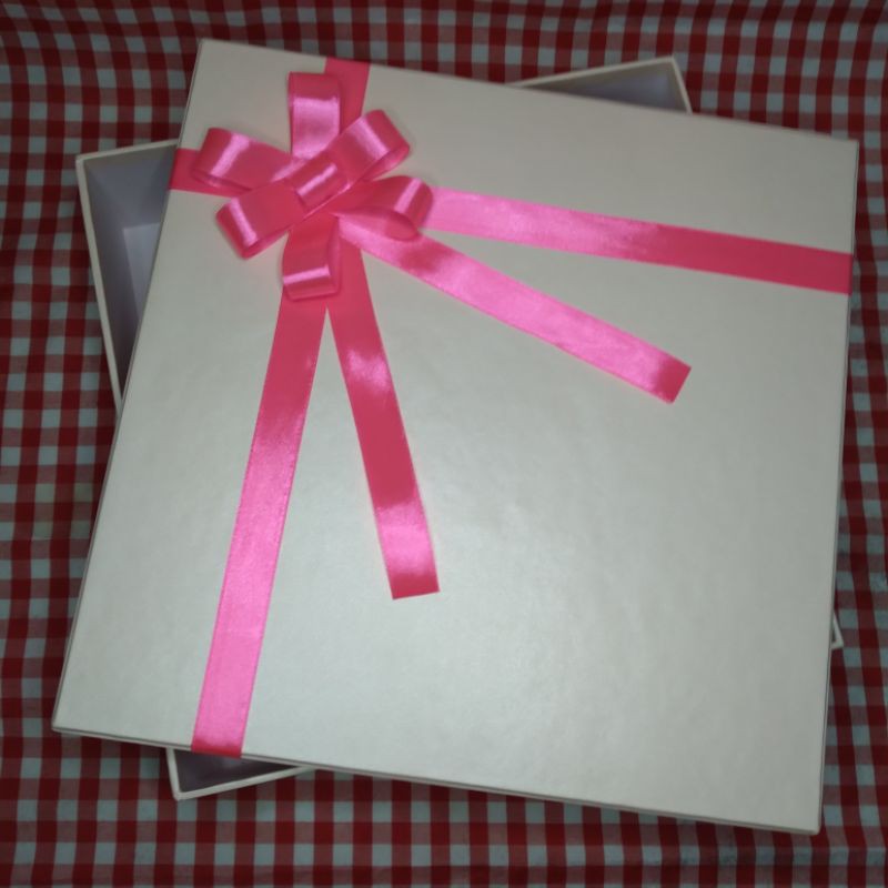 

Kotak Kado Gift Box 30x30x8 Kotak Hadiah Hampers Box Packaging Hadiah Box