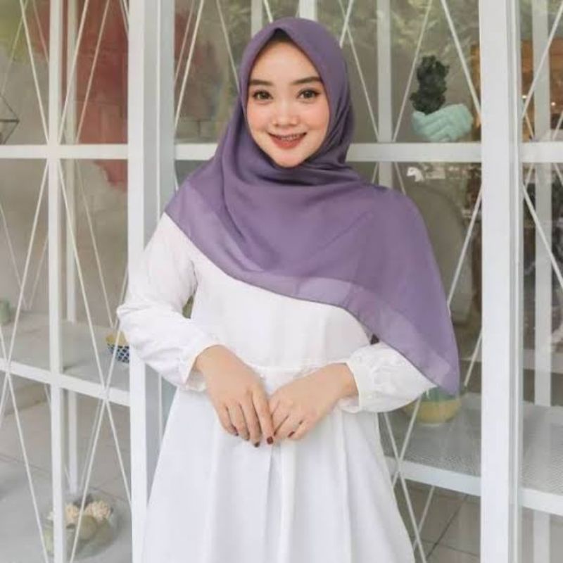 Hijab segi empat paris premium polos by : catlyn carla-Ungu tua
