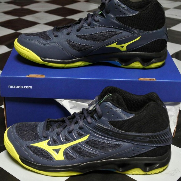 mizuno thunder bolt