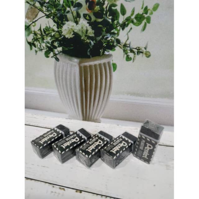 

Penghapus Pentel Hitam / Penghapus Karet / Penghapus Pensil