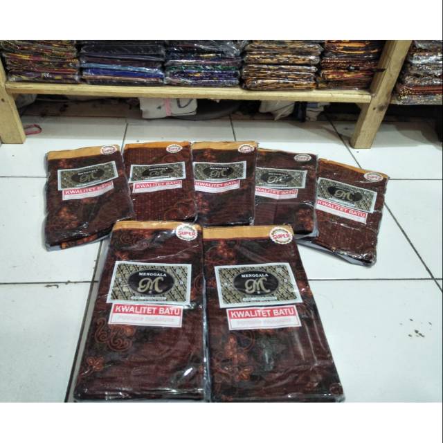 Kain batik panjang menggala solo