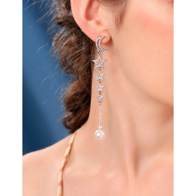 LRC Anting Tusuk Fashion Star-moon Asymmetry S925 Sterling Silver Star And Moon Asymmetrical Earring