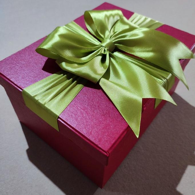 

[COD] KOTAK HADIAH CANTIK SPECIAL BOX MERAH PITA HIJAU OMPOS [COD]