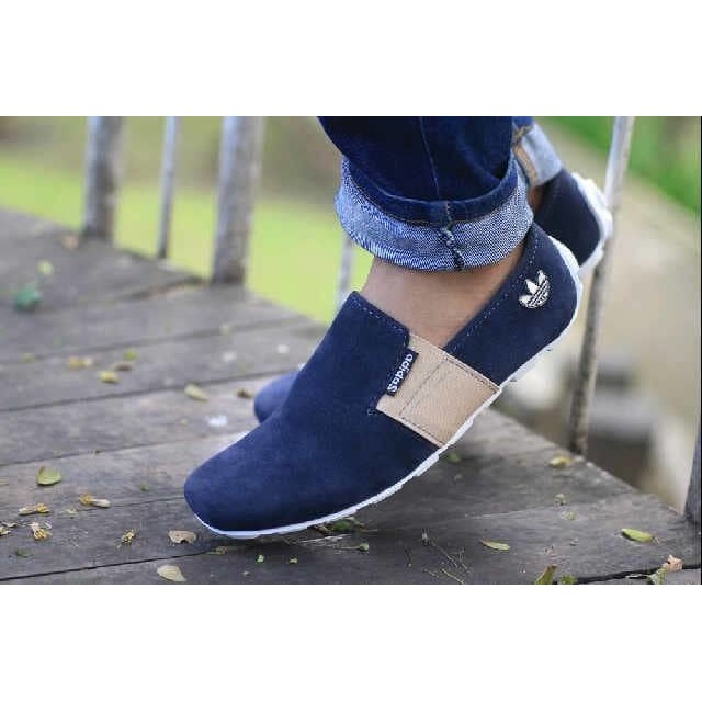 Sepatu Pria Adidas Slip On Suede Formal Casual Santai