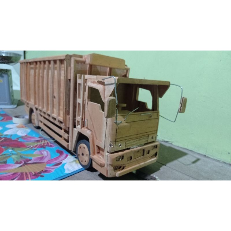 mentahan miniatur truk oleng fuso fighter bahan full kayu