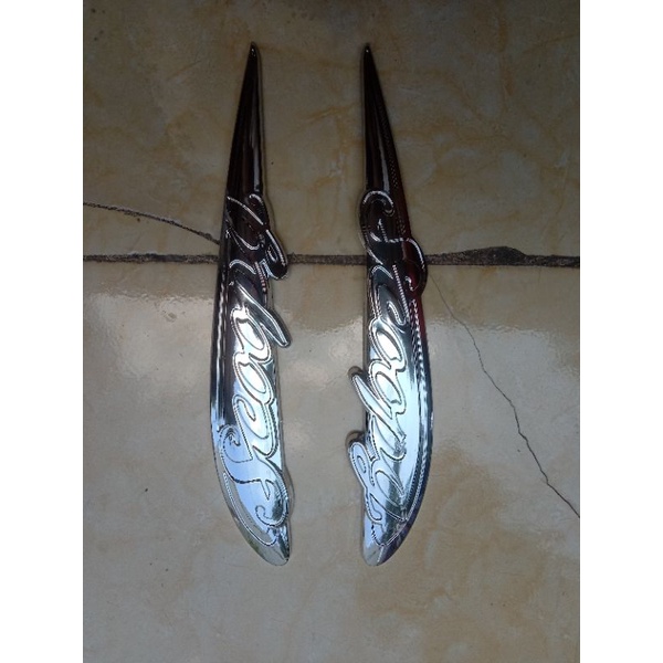 EMBLEM BODI SCOOPY KARBU LAMA