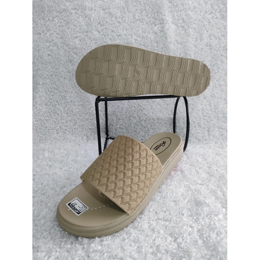 Sandal santai flat Rosta