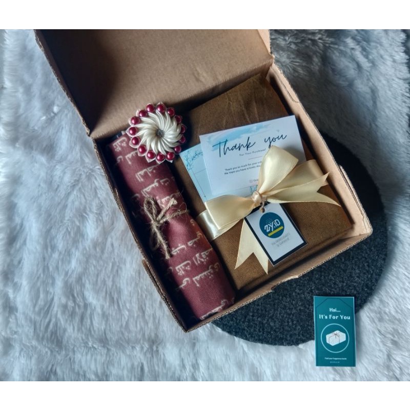 

Hampers box packaging hadiah unik