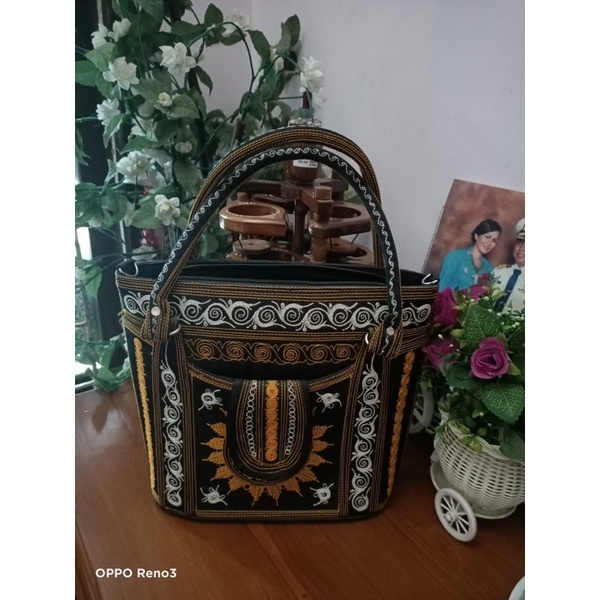Tas wanita motif aceh