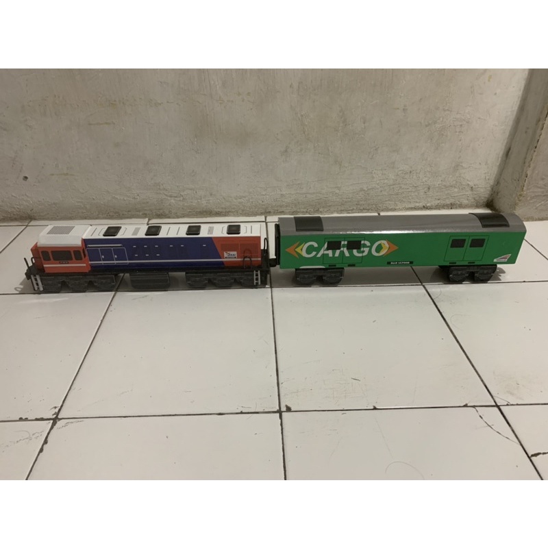 miniatur lokomotif cc201+gerbong
