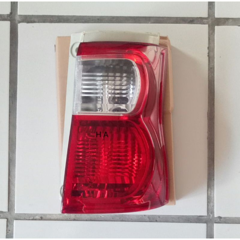 Lampu Stop belakang mobil Daihatsu LUXIO Sampai tahun 2014