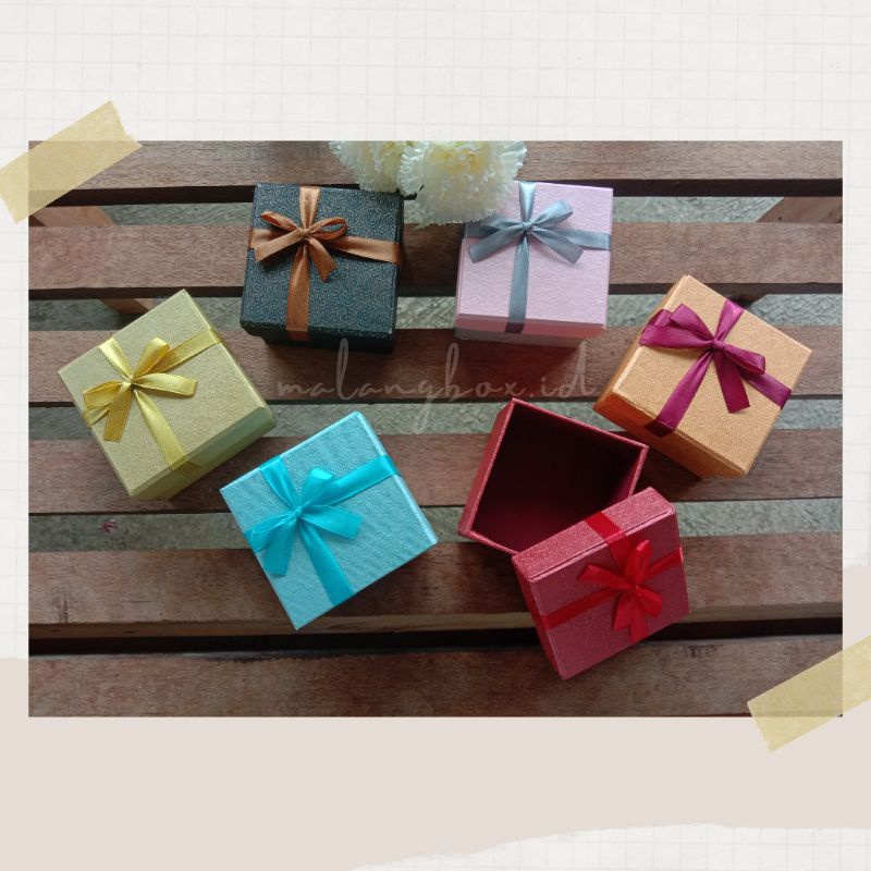 

KOTAK KADO/GIFT BOX MURAH UK. 8cm × 8cm × 5cm