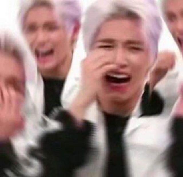 Avian Cat Kayu Dan Besi Ukuran 0,9liter/ Cat Kayu Dan Cat Besi 0,9liter