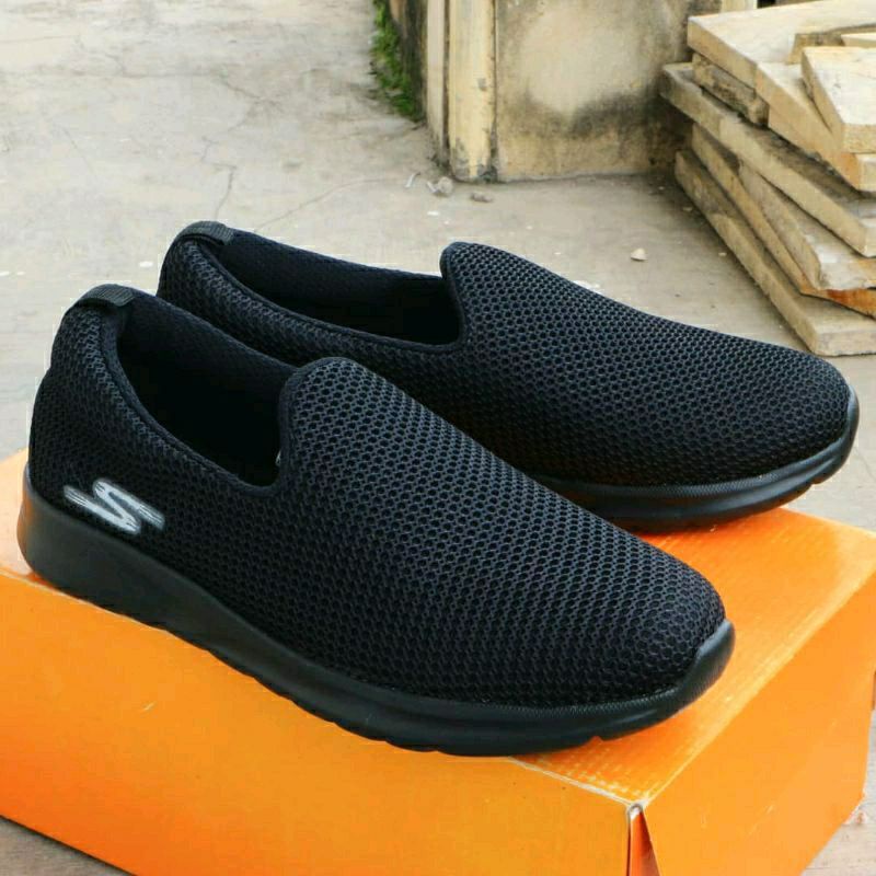 sepatu slip on pria skechers