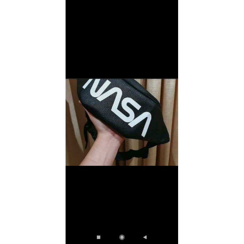 Tas NASA hitam
