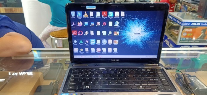 Laptop seken bekas Toshiba Core i3 bergaransi murah