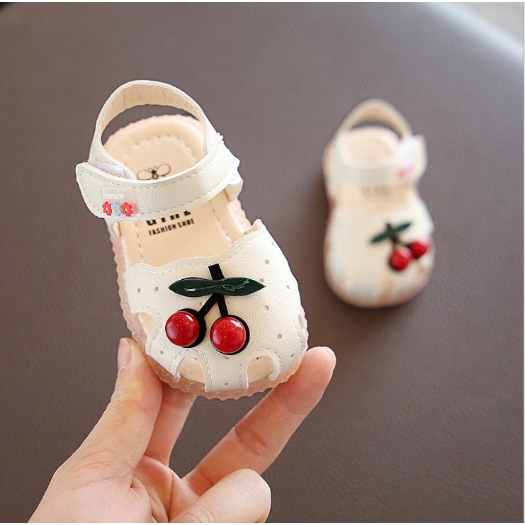 B2- Sepatu anak / sepatu bayi  motif cherry