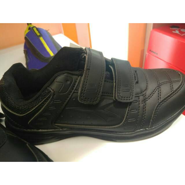 Sepatu Formal Anak Original Diadora Hitam Polos