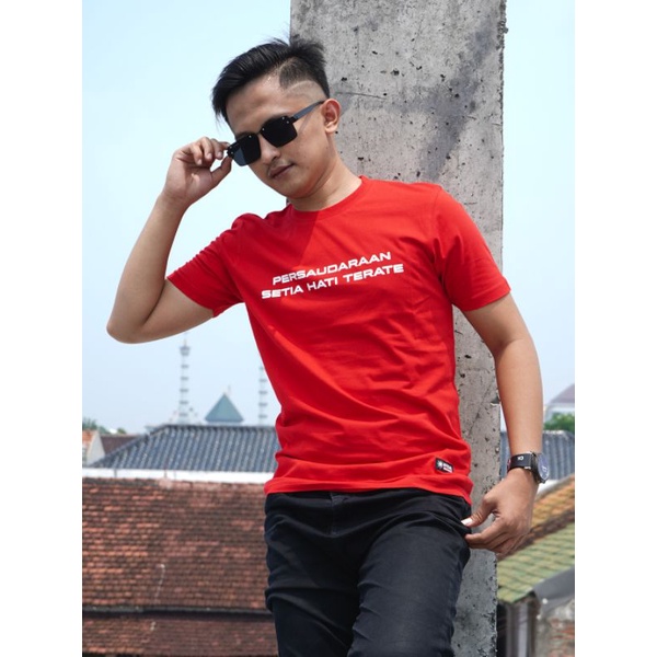 T-Shirt Sapiro Duwurmu Ngudi Kaweruh - Merah